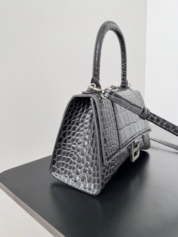 Zivas Charm Understated Luxury Statement Handbag (Modern Wardrobe Staple) – Full Silhouette