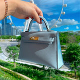  Understated shopper bag front view 13