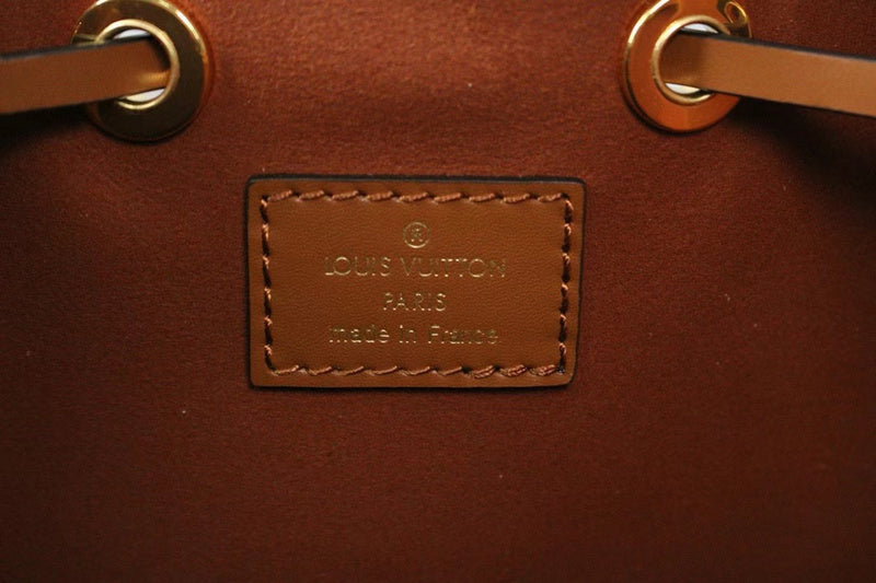 Front view of chic refined women's handbag – women's premium purse