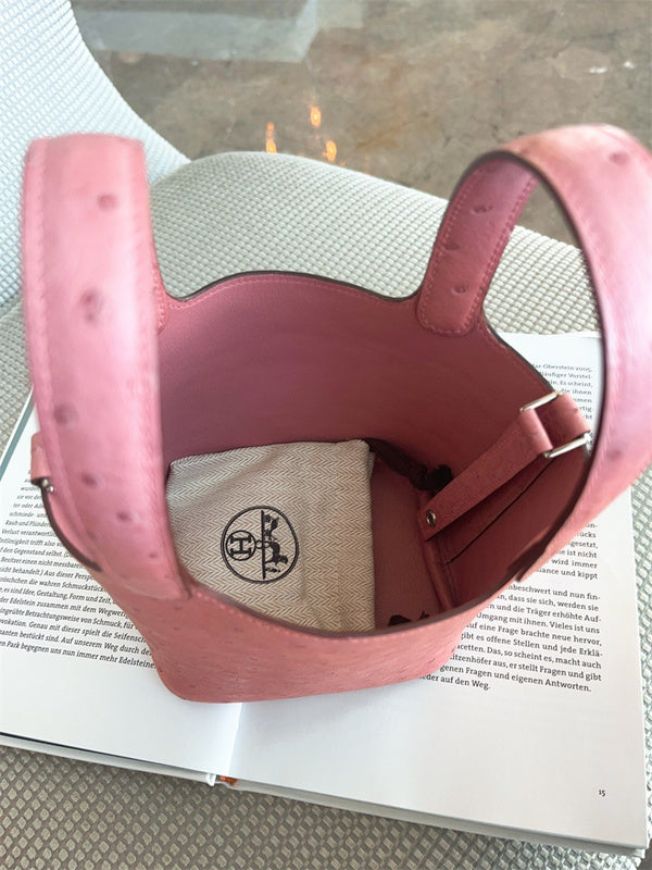  shopper bag interior and compartment view 9