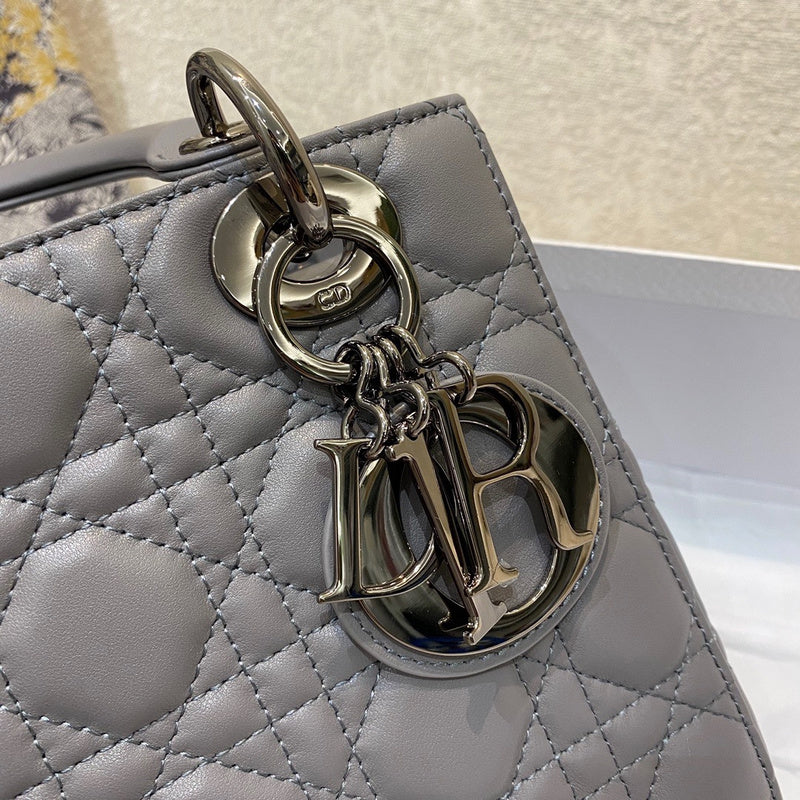 Side profile of everyday-luxe classic women's handbag – women's premium purse