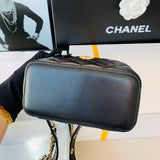  handbag, compact everyday style, image 5