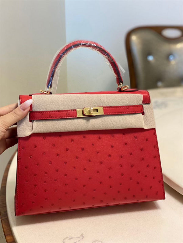  modern carryall bag styled with outfit 24
