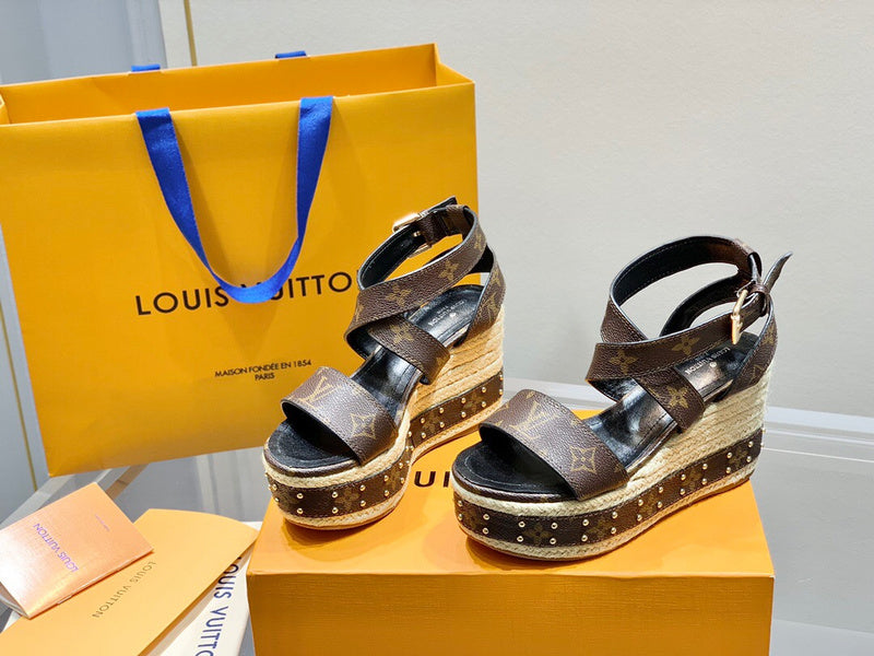 Louis Vuitton shoes Style 382 - top view showing design