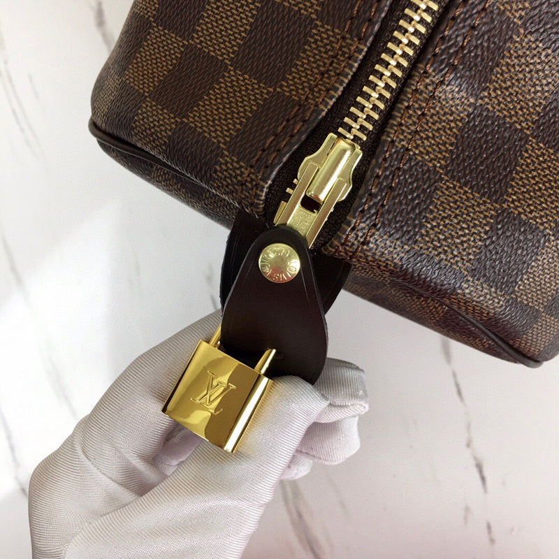 Handle and strap detail of classic polished women's handbag – women's luxury handbag