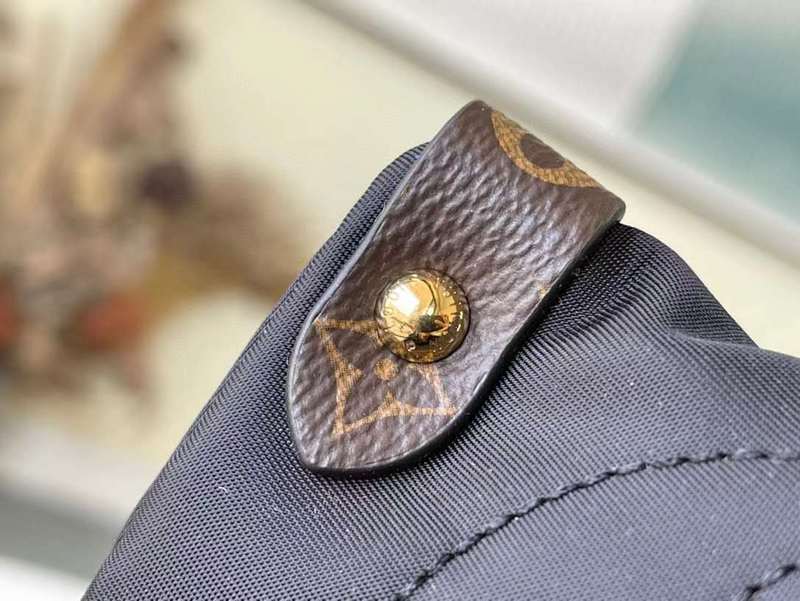 Back view of modern classic women's handbag – women's everyday handbag