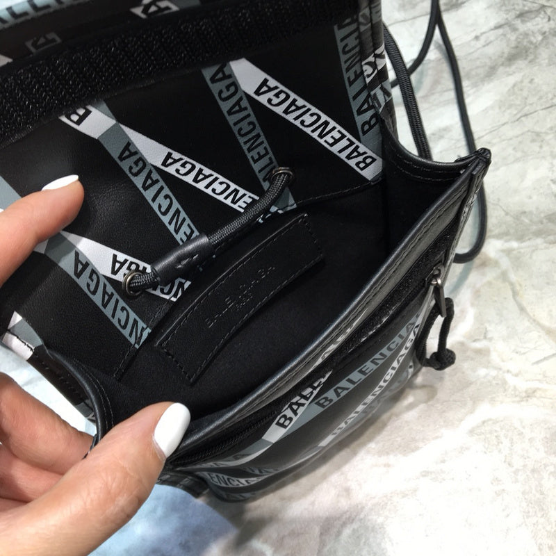 Statement Premium PU Leather Handbag - Modern Structured Build | Women's Luxury Handbag #212 - close-up detail shot (image 3) of designer-inspired handbag