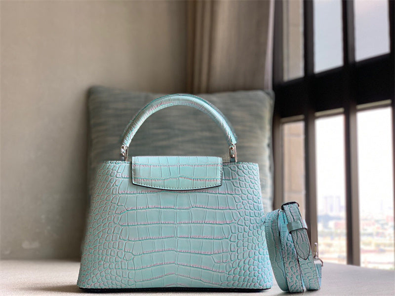  tote bag interior and compartment view 27