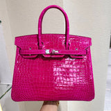  clean-lined carryall bag detail view showing craftsmanship 14