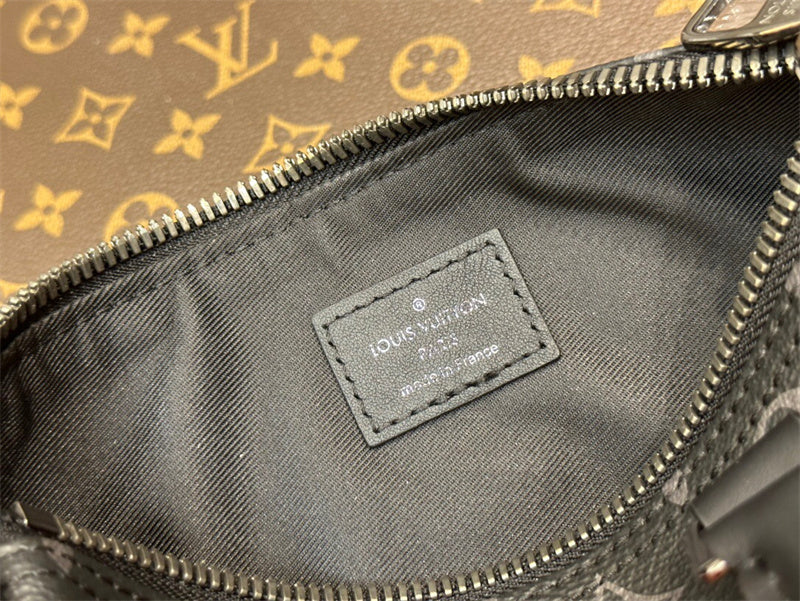  signature tote bag detail view showing craftsmanship 8