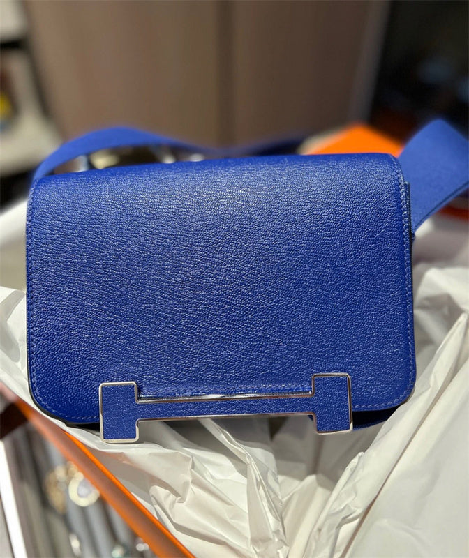 Everyday carryall bag carried on shoulder 10