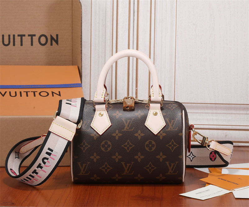  Graceful shopper bag carried on shoulder 16