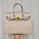  Refined structured bag front view