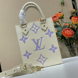  shopper bag close-up of hardware and finish 11