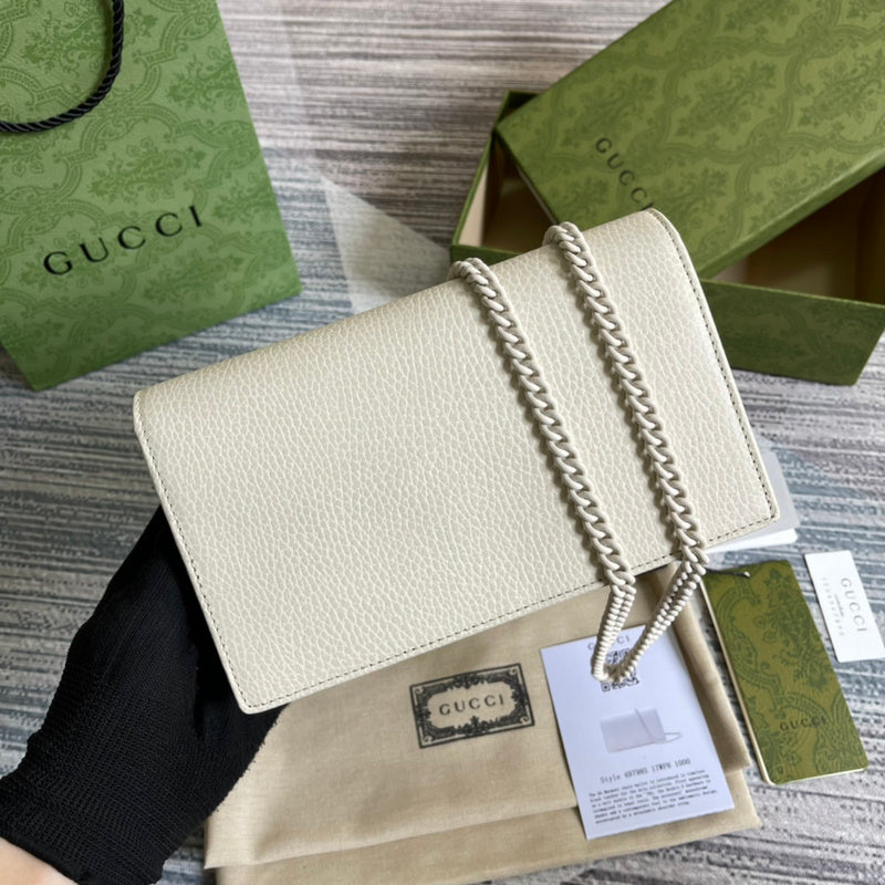 Side profile of everyday-luxe classic women's handbag – women's everyday handbag