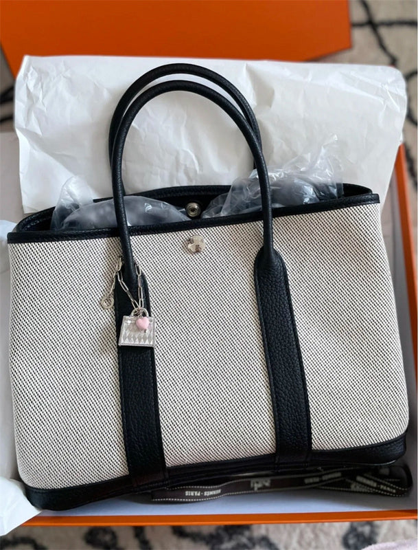 Effortless handbag styled for everyday wear