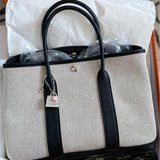 Effortless handbag styled for everyday wear