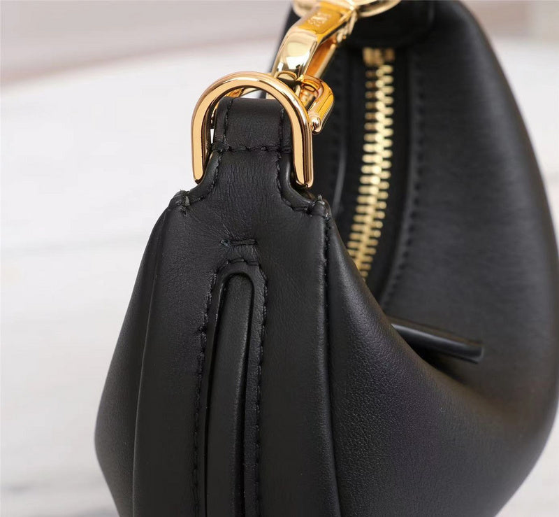 Ziva's Charm handbag – close-up view (Standard Size)
