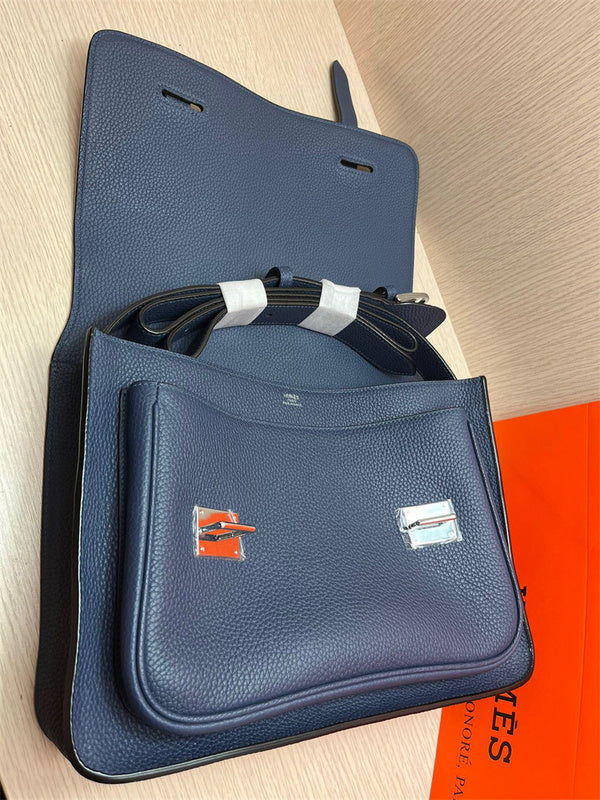  signature handbag styled with outfit 24