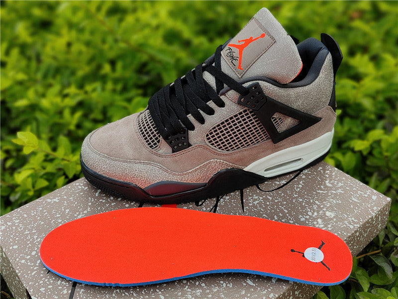 Nike classic monochrome luxury sneakers view 20 low-top design
