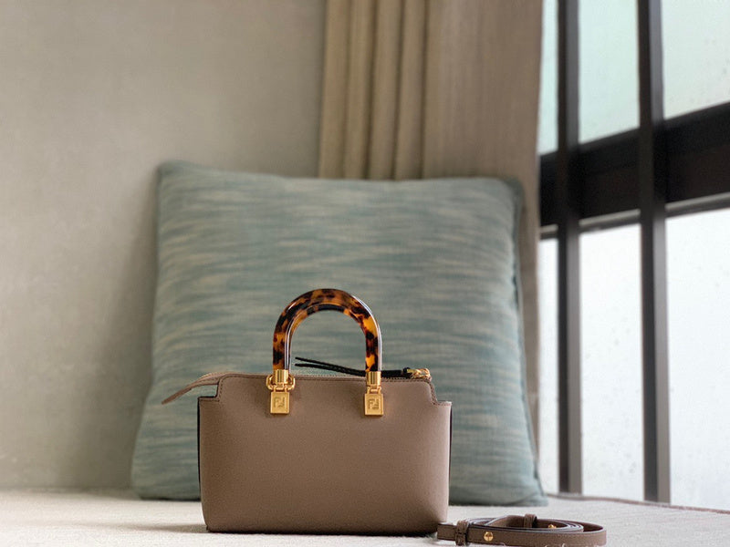 Ziva's Charm handbag – close-up view (17cm*18cm*8cm)