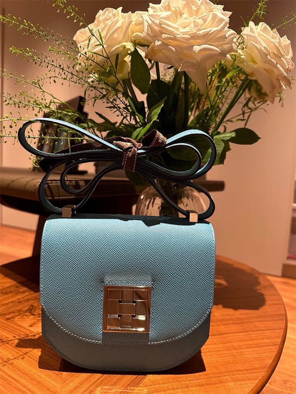  chic shoulder bag styled with outfit 18