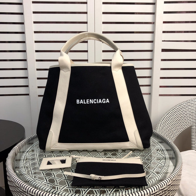 Front view of chic everyday-luxe women's handbag – women's everyday handbag
