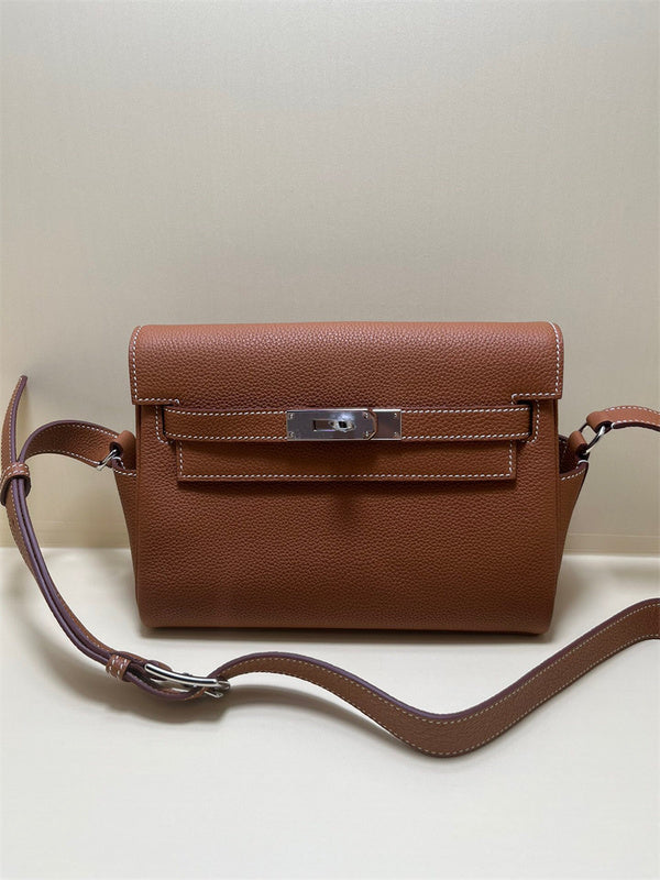  signature shoulder bag styled with outfit 24