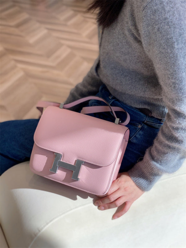 Close-up detail of streamlined bag design