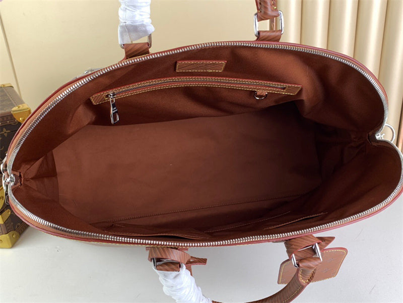  understated carryall bag styled with outfit 12