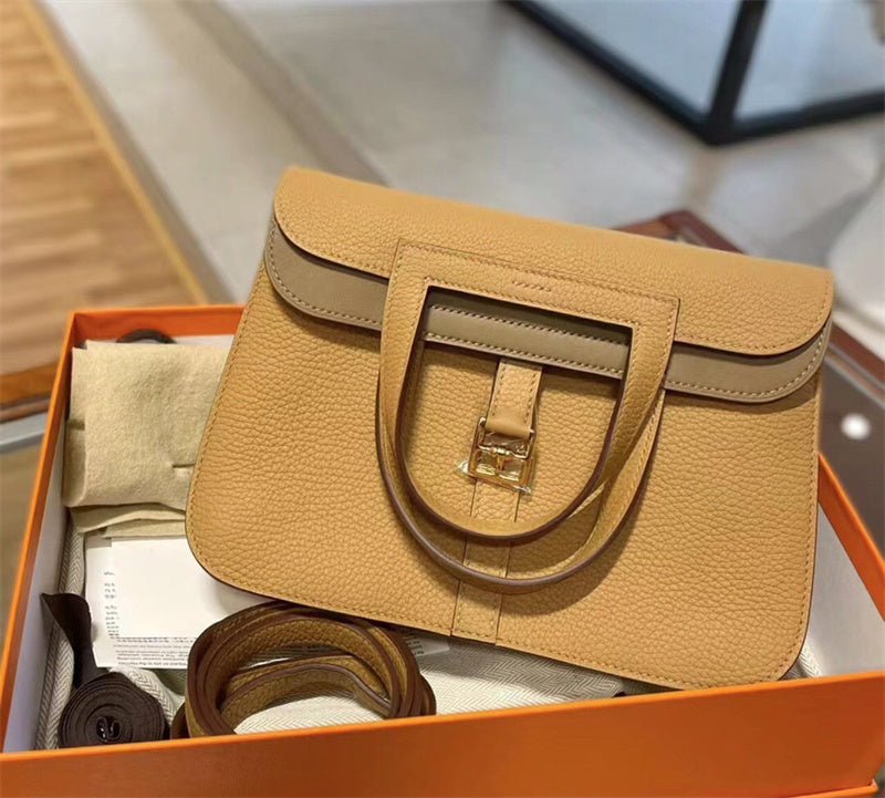  essential shopper bag detail view showing craftsmanship 20