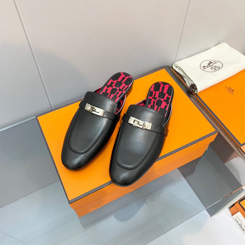 Hermes sandals Style 181 - close-up of statement logo accent