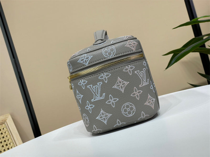  versatile crossbody bag detail view showing craftsmanship