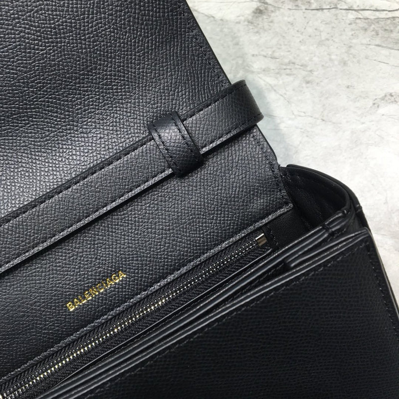 Polished Premium PU Leather Handbag - Refined Silhouette | Women's Luxury Handbag #817 - texture close-up (image 9) of designer-inspired handbag