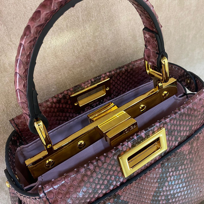 Ziva's Charm handbag – close-up view (Standard Size)