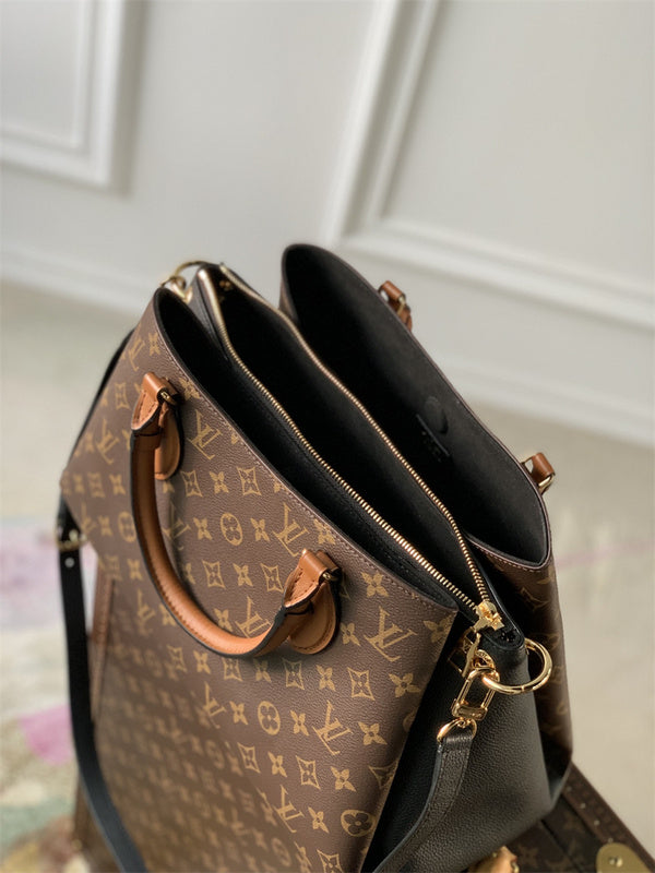  top-handle bag interior and compartment view 9