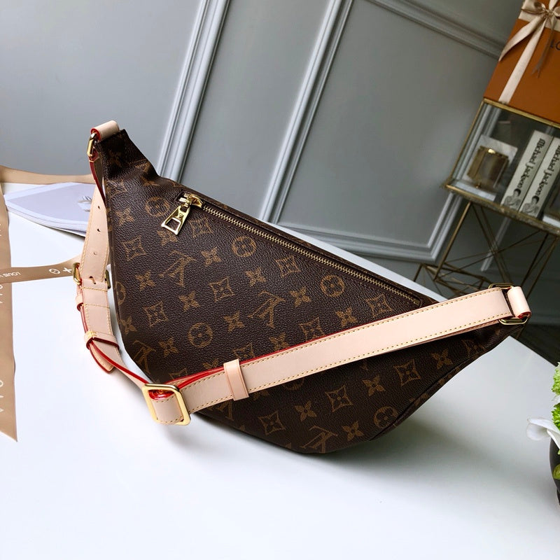 Handle and strap detail of everyday-luxe chic women's handbag – women's luxury accessory