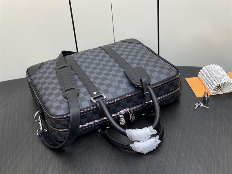  Graceful crossbody bag front view 7