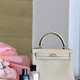 Streamlined bag women's premium everyday handbag