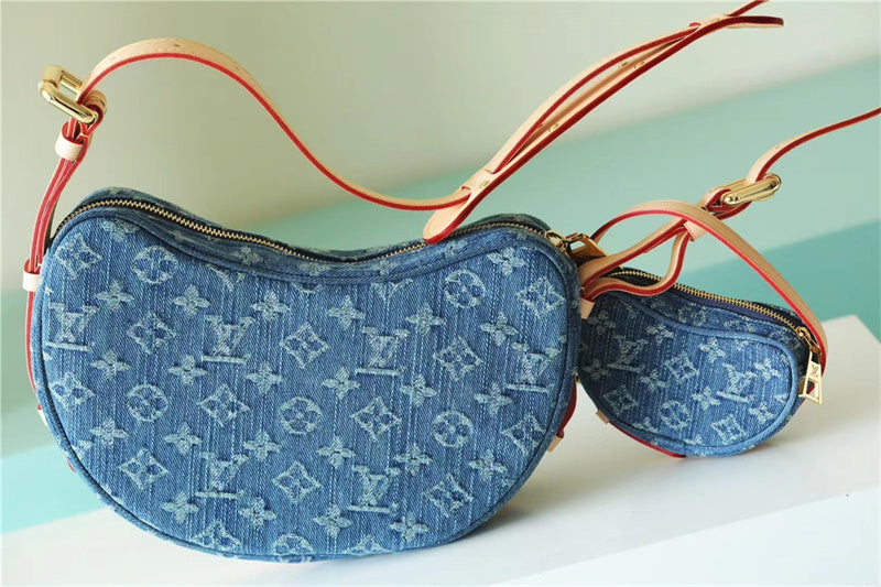  crossbody bag interior and compartment view