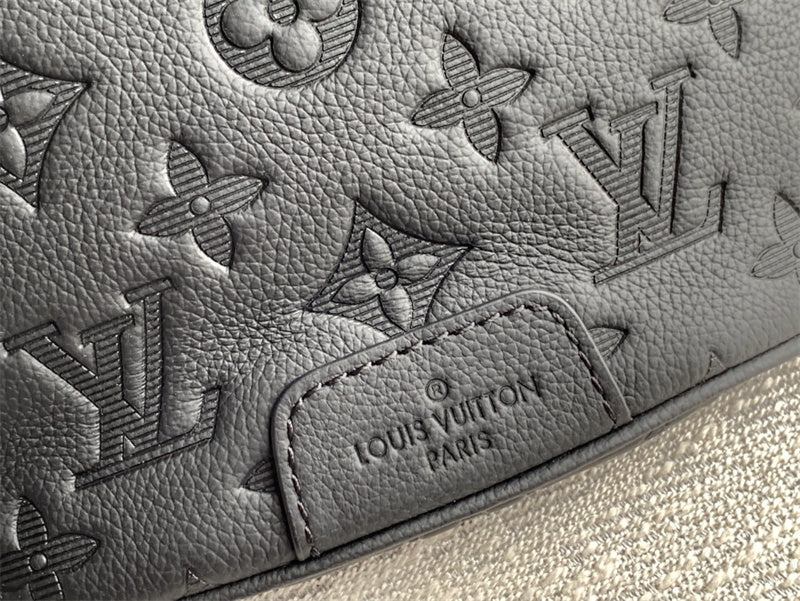  Streamlined carryall bag front view 7
