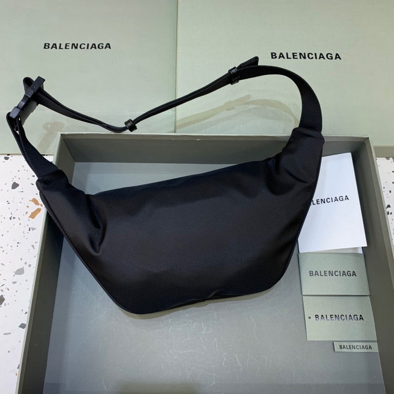 Zivas Charm Refined Everyday Style Statement Handbag (Contemporary Shape Language) – Detail View
