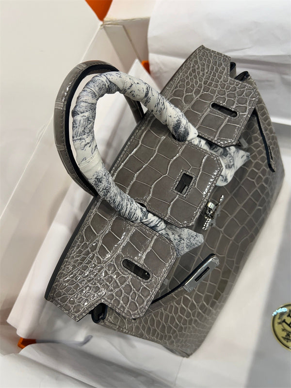 Considered handbag styled for everyday wear