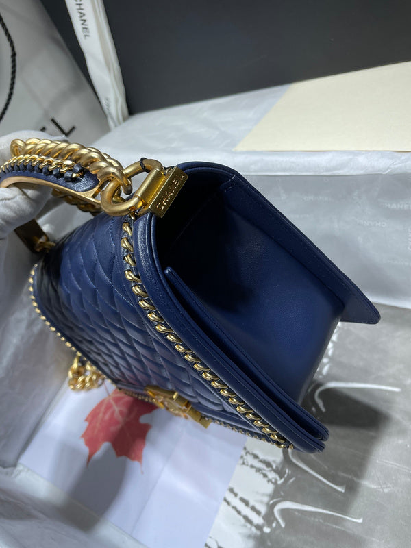  women's handbag, mid design, view 4