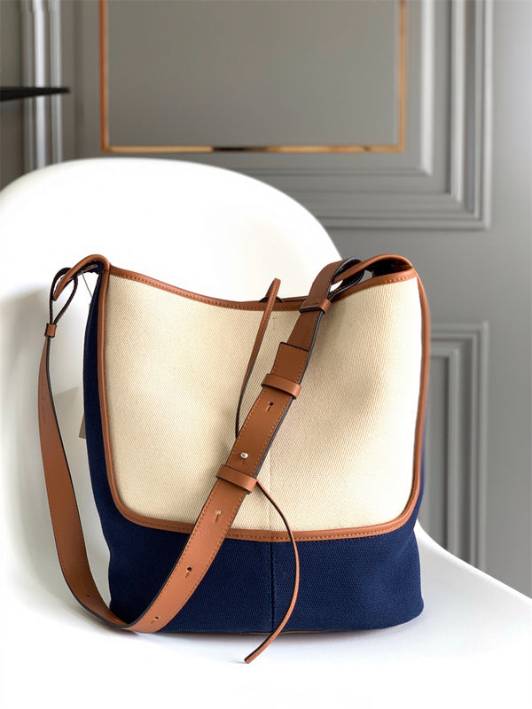 Ziva's Charm handbag – interior view (32cm*26cm*13cm)