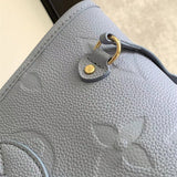  effortless tote bag styled with outfit