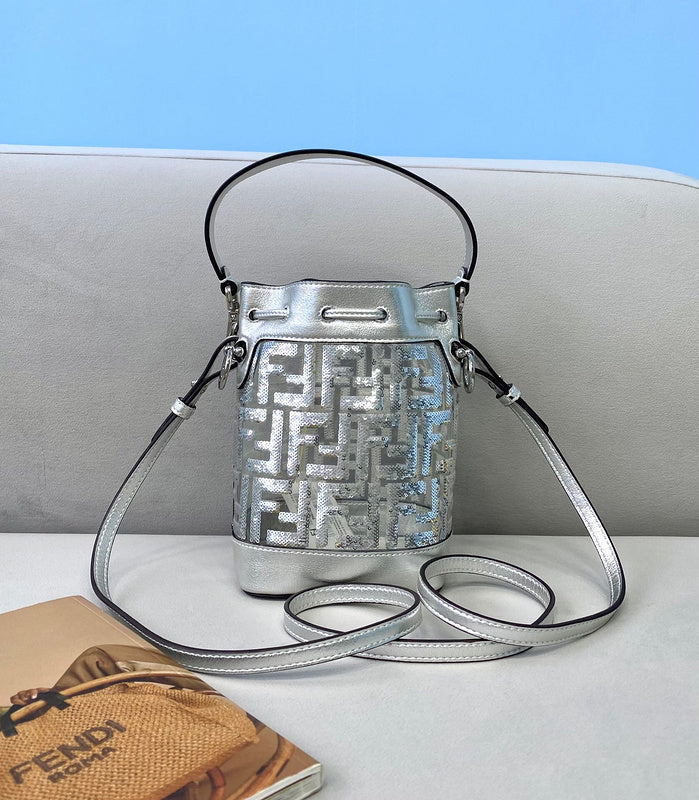 Ziva's Charm handbag – close-up view (12cm*18cm*10cm)