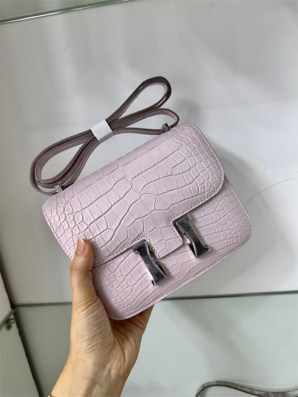  shoulder bag interior and compartment view 9