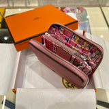 Fluid handbag styled for everyday wear