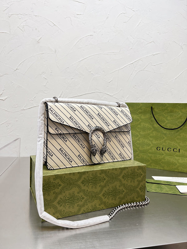 Ziva's Charm handbag – close-up view (one versatile size)